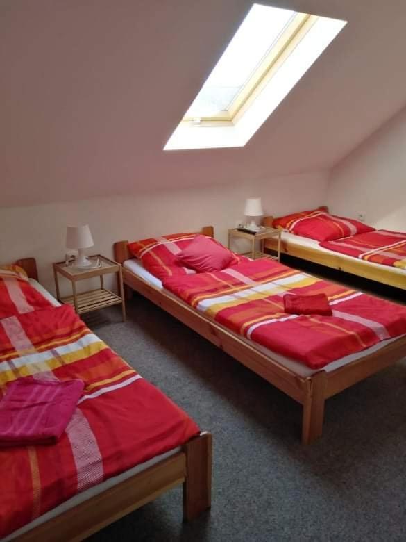 Bakin Bar Hotel Třebíč Екстериор снимка